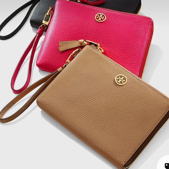 Tory Burch Handbags - Like New Tory Burch Pebbled Leather Wristlet
